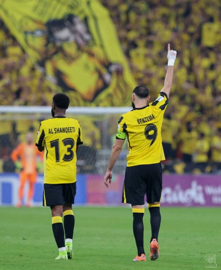 الهلال-في-الصدارة-وسط-مطاردة-أهلاوية