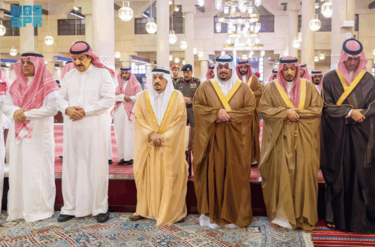 أمير-الرياض-يؤدّي-صلاة-الميت-على-والدة-الأميرة-مها-بنت-محمد-بن-سعد-الثاني