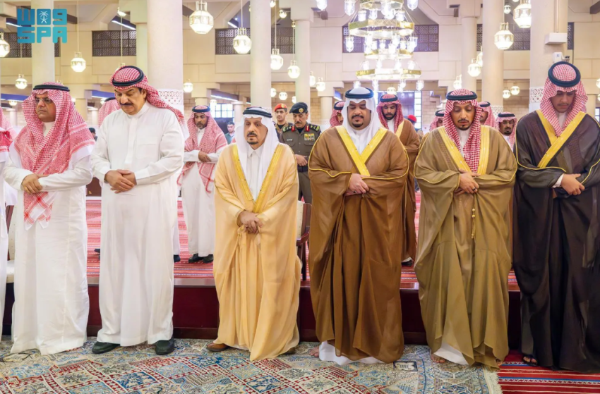 أمير-الرياض-يؤدّي-صلاة-الميت-على-والدة-الأميرة-مها-بنت-محمد-بن-سعد-الثاني