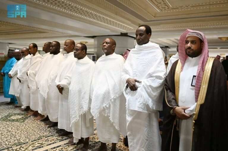 رئيس-وزراء-جمهورية-النيجر-يؤدي-مناسك-العمرة