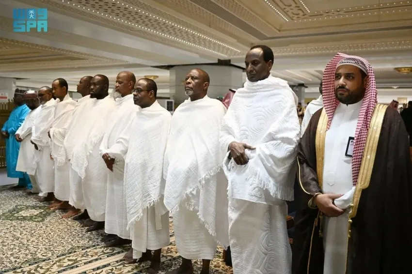 رئيس-وزراء-جمهورية-النيجر-يؤدي-مناسك-العمرة