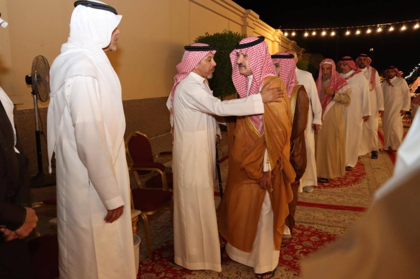 مشعل-بن-ماجد-ونواف-بن-عبدالعزيز-وعمرو-الفيصل-يواسون-أسرة-باناجه-في-فقيدهما