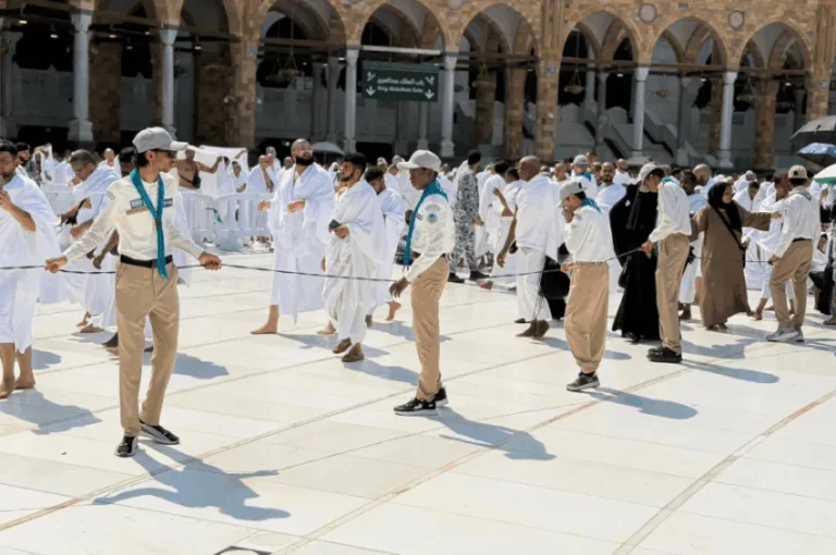 كشافة-تعليم-مكة-تشارك-في-تنظيم-وتفويج-الحشود-بالمسجد-الحرام