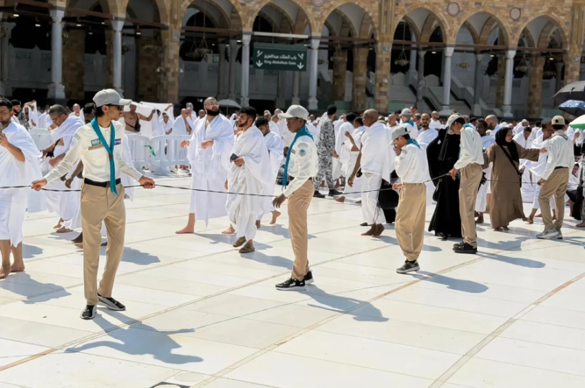 كشافة-تعليم-مكة-تشارك-في-تنظيم-وتفويج-الحشود-بالمسجد-الحرام