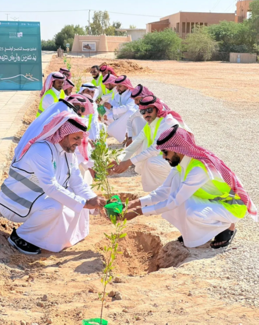 الغطاء-النباتي-برفحاء-يطلق-حملة-تشجير-لزراعة-أكثر-من-11-ألف-شتلة