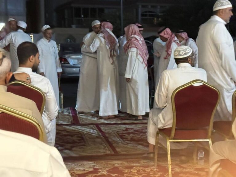 أسرة-خرد-تتلقى-التعازي-في-فقيدهم-عيدروس