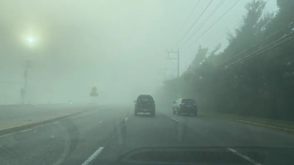 إنذار-برتقالي.-ضباب-وشبه-انعدام-في-الرؤية-على-أجزاء-من-الشرقية