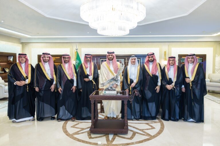 نائب-أمير-الشرقية-يستقبل-مجلس-إدارة-نادي-الخليج-ويطلع-على-إنجازات-النادي