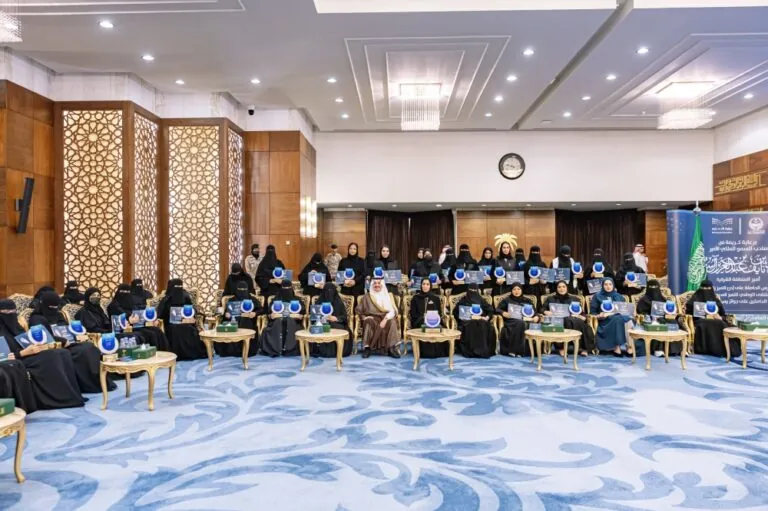 أمير-الشرقية-يكرم-المدارس-الحاصلة-على-درع-التميز-والاعتماد-المدرسي-2025