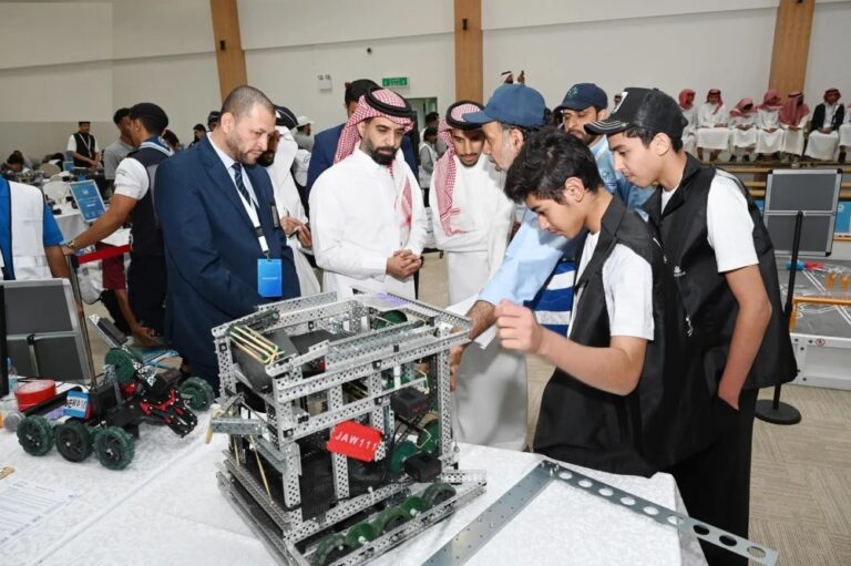 أكثر-من-150-مشاركًا-في-المسابقة-التقنية-للروبوتات-“راتك-2025”-بالأحساء