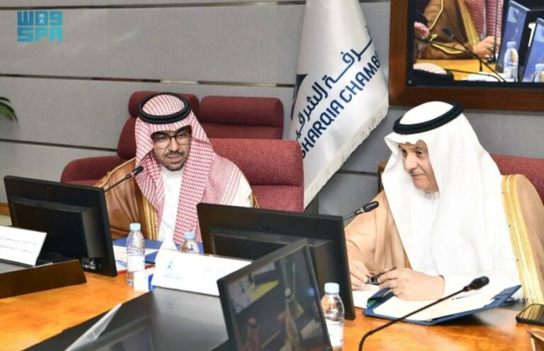 وزير-البيئة-يلتقي-قطاع-الأعمال-والمستثمرين-بغرفة-الشرقية