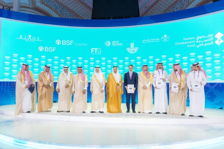 أمير-الشرقية-يشهد-توقيع-اتفاقيات-لاستثمارات-أجنبية-تتجاوز-7-مليارات-ريال