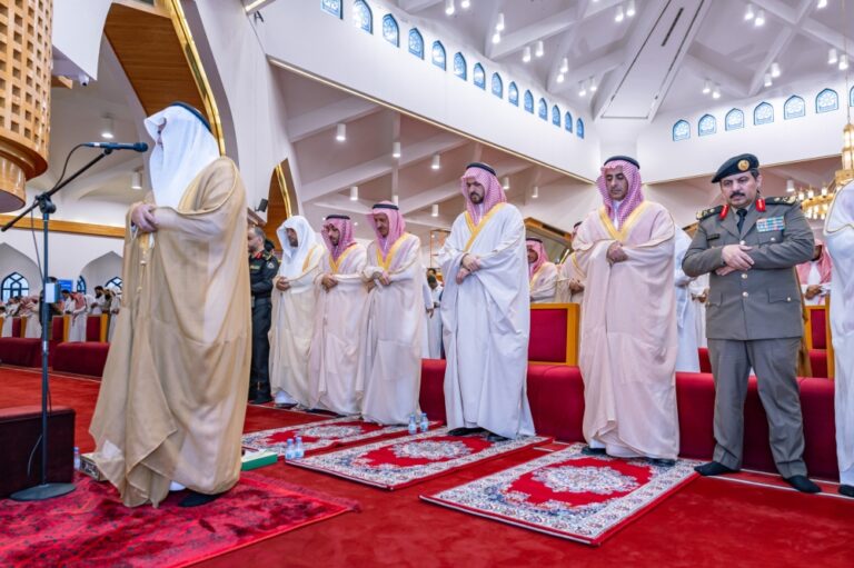 نائب-أمير-المنطقة-الشرقية-يؤدي-صلاة-الاستسقاء-مع-جموع-المصلين