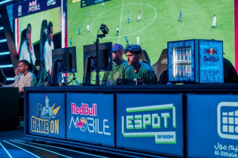 ألف-مشارك-في-المملكة-يخوضون-بطولة-في-كرة-القدم-الإلكترونية