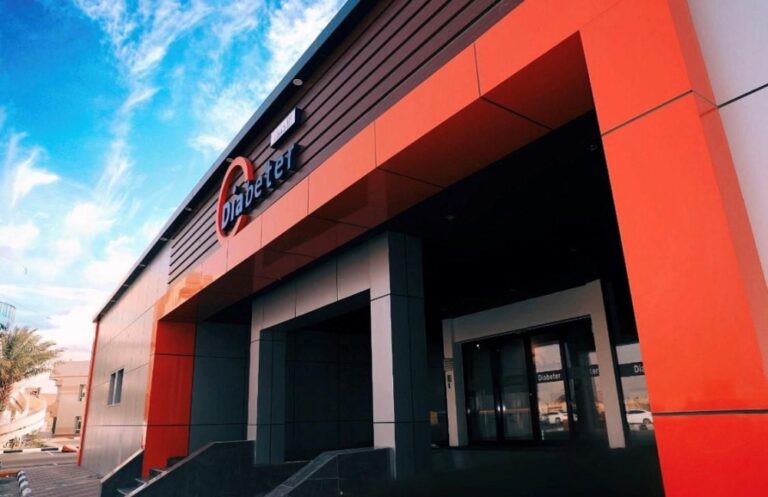 مضخة-إنسولين-تنهي-تحدي-متابعة-سكري-توأم-بالأحساء