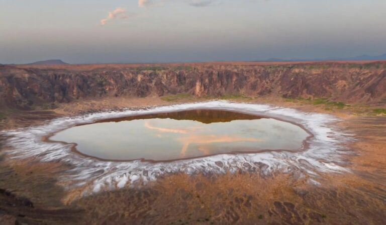 بحيرة-طمية.-علامة-طبيعية-بارزة-في-مسارات-السياحة-البركانية