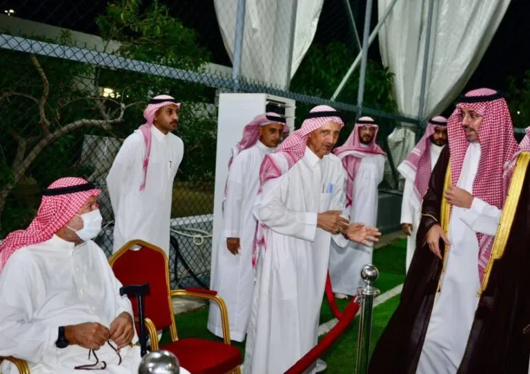 سعود-بن-جلوي-وفيصل-بن-عبدالله-يعزيان-أسرة-بن-لادن-في-وفاة-فقيدتهم