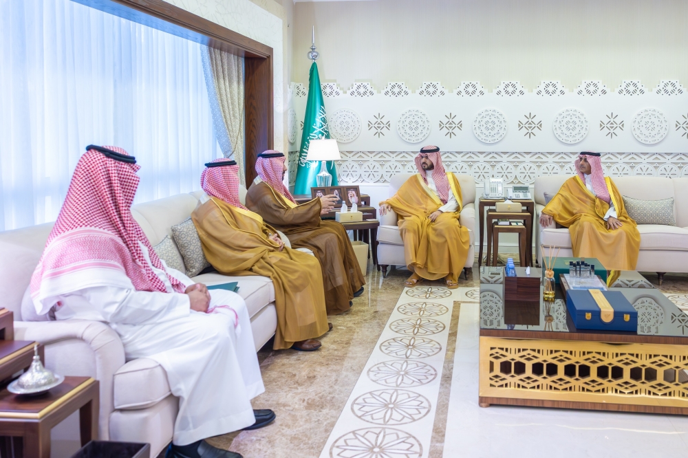 نائب-أمير-الشرقية-يستقبل-الرئيس-التنفيذي-لنادي-الصقور-السعودي