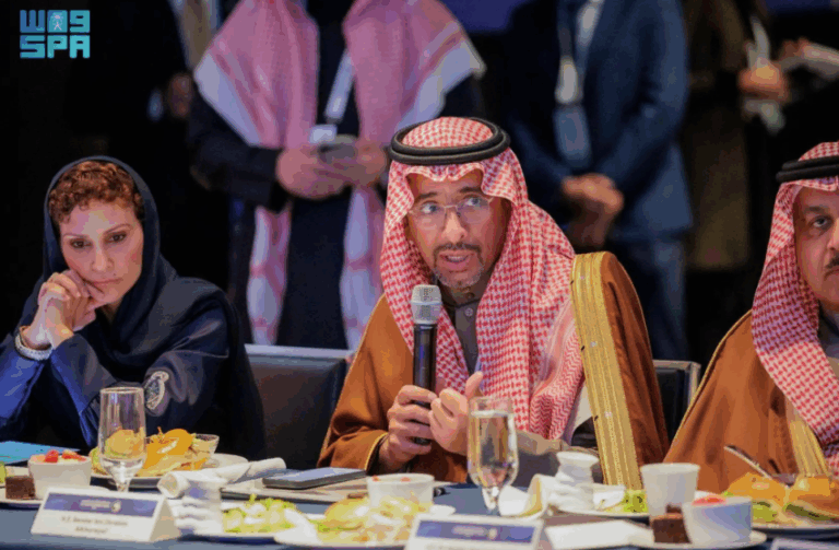 وزير-الصناعة-يدعو-الشركات-الأمريكية-للاستثمار-في-صناعات-الأدوية-واللقاحات-والأجهزة-الطبية-بالمملكة