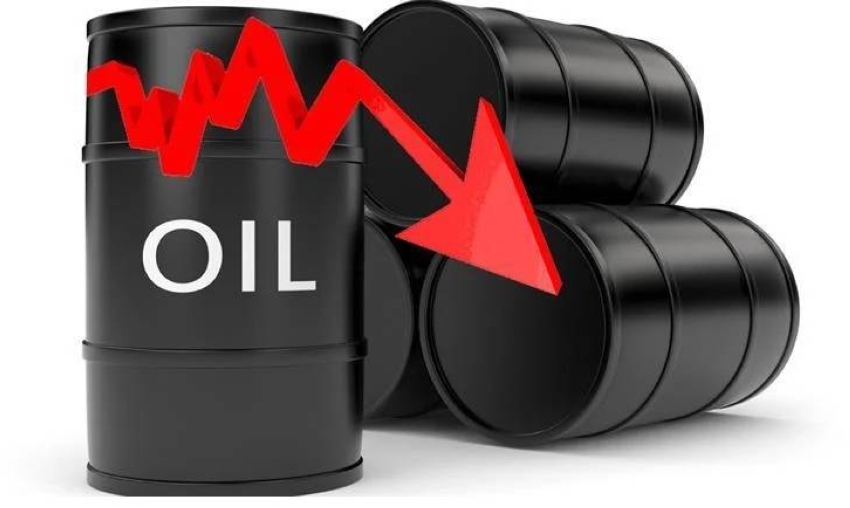 النفط-يواصل-التراجع-نتيجة-ارتفاع-الدولار