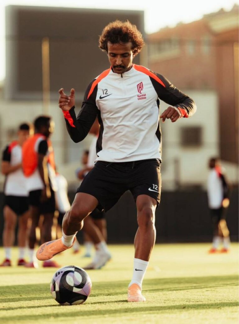 القادسية-أنهى-تحضيراته-وغادر-لمواجهة-الأهلي