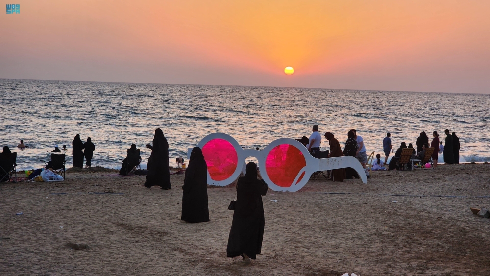 إجازة-الخريف.-ألعاب-مائية-وعروض-فنية-مميزة-في-واجهة-عسير-البحرية