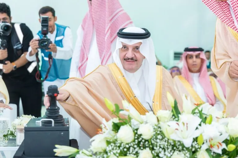 أمير-الشرقية-يضع-حجر-أساس-منطقة-لوجستية-ويفتتح-“توسعة-الحاويات”-بميناء-الدمام