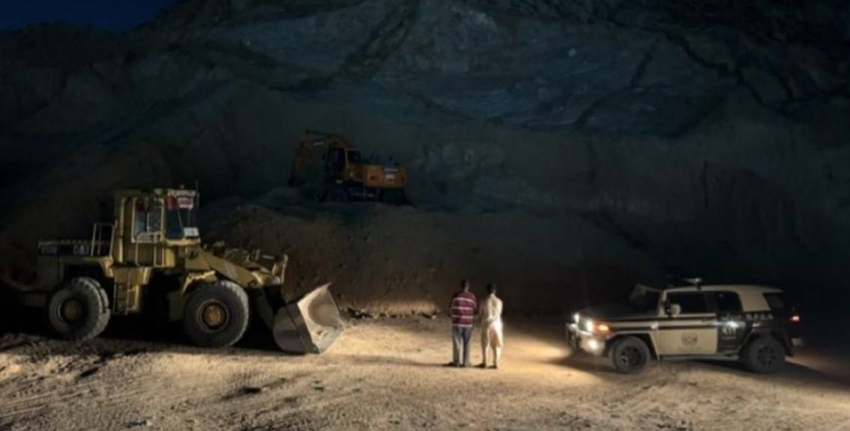 ضبط-مخالفين-لنظام-البيئة-استغلا-الرواسب-في-منطقة-مكة