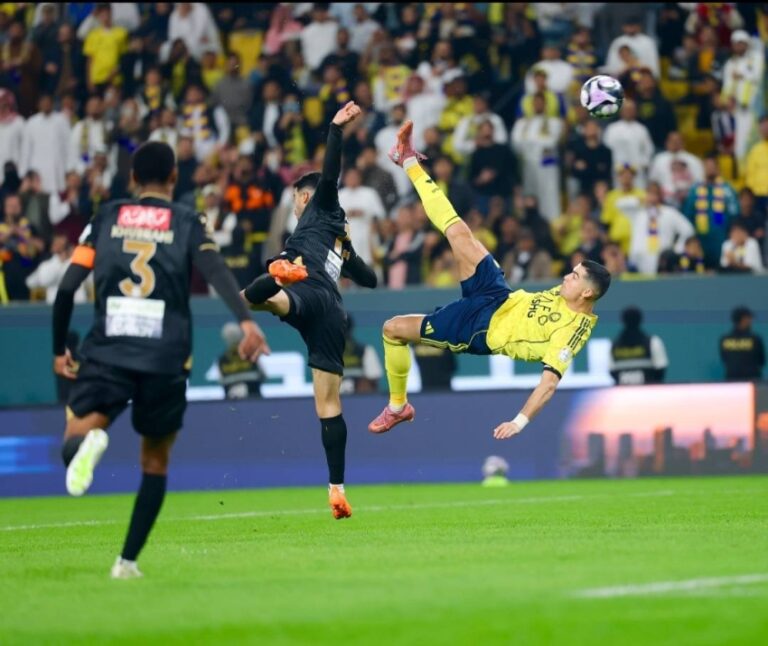 مليار-نظرة-على-مقصية-رونالدو-الأيقونية