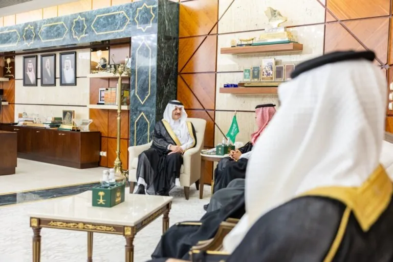 أمير-الشرقية-يستقبل-رئيس-مجلس-إدارة-جمعية-الذوق-العام