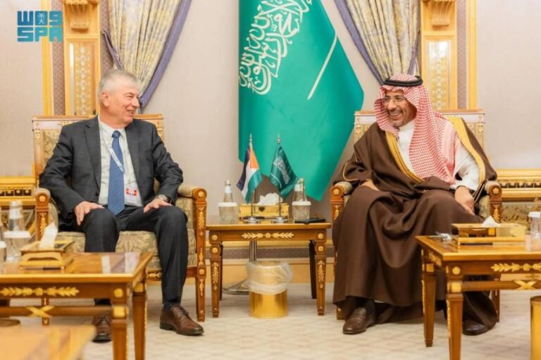 الخريف-يبحث-تعزيز-التعاون-الصناعي-والتعديني-مع-عدد-من-الدول-الصديقة