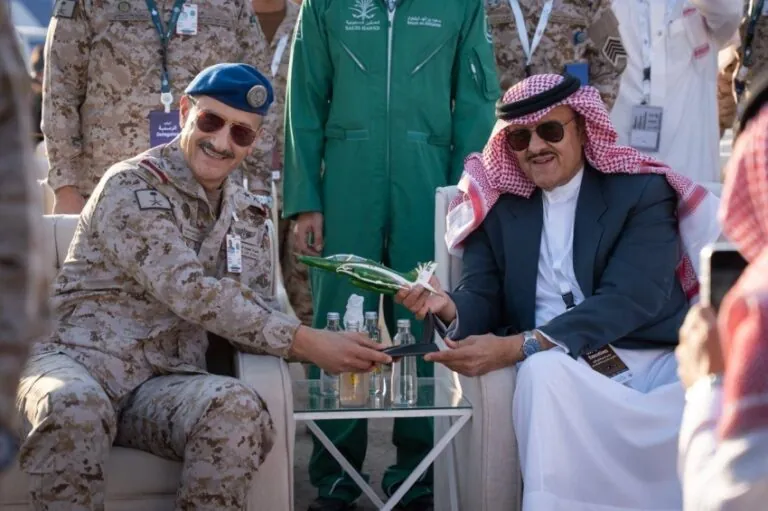 بعروض-جوية-مذهلة.-انطلاق-معرض-الطيران-العام-2025-ساند-آند-فن