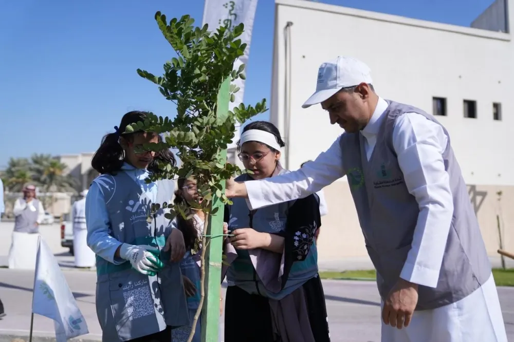 طالبات-مدارس-الدمام-يشاركن-في-تشجير-حديقة-النهضة