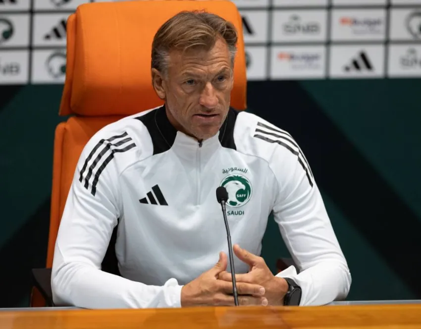 إيرڤي-رينارد-يعقد-مؤتمرًا-صحفيًا-للحديث-حول-مواجهة-عمان