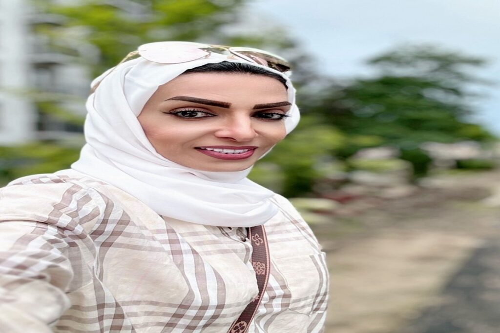عائشة المشوي.. رائدة الإرشاد السياحي والثقافي وأول مرشدة سياحية دولية في الإمارات