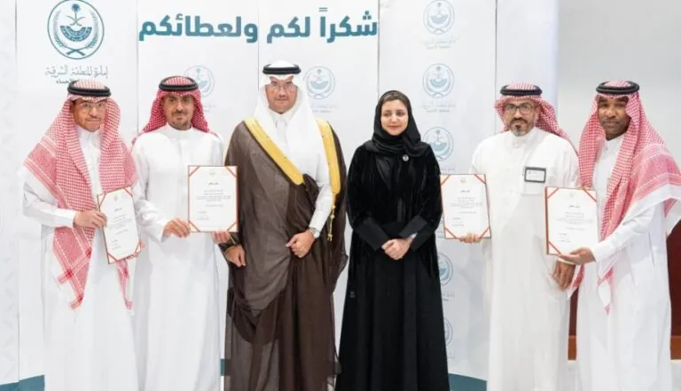 محافظ-الأحساء-يكرّم-عددًا-من-موظفي-الأحوال-المدنية-نظير-تميزهم-في-أداء-مهامهم