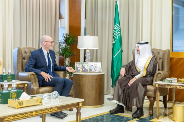 أمير-المنطقة-الشرقية-يستقبل-السفير-البريطاني-لدى-المملكة