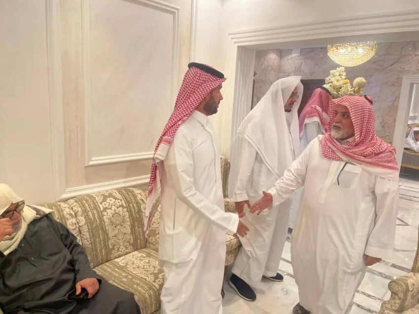 أسرة-العقلا-تستقبل-المعزين-في-الدكتور-محمد