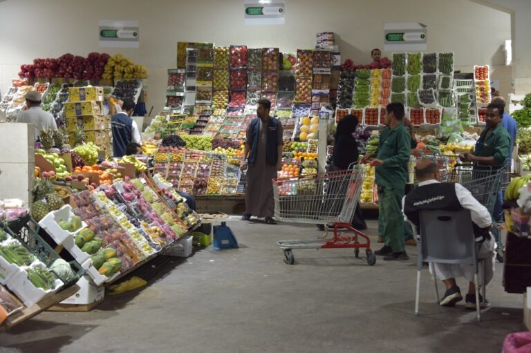 الدمام.-تمديد-فترات-المزاد-بسوق-الخضار-والفواكه-المركزي-6-أشهر