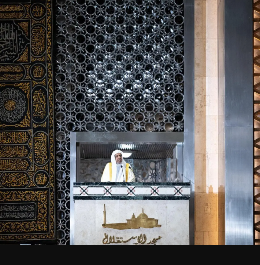 أمين-رابطة-العالم-الإسلامي-يُلقي-خطبة-الجمعة-في-أكبر-جوامع-إندونيسيا