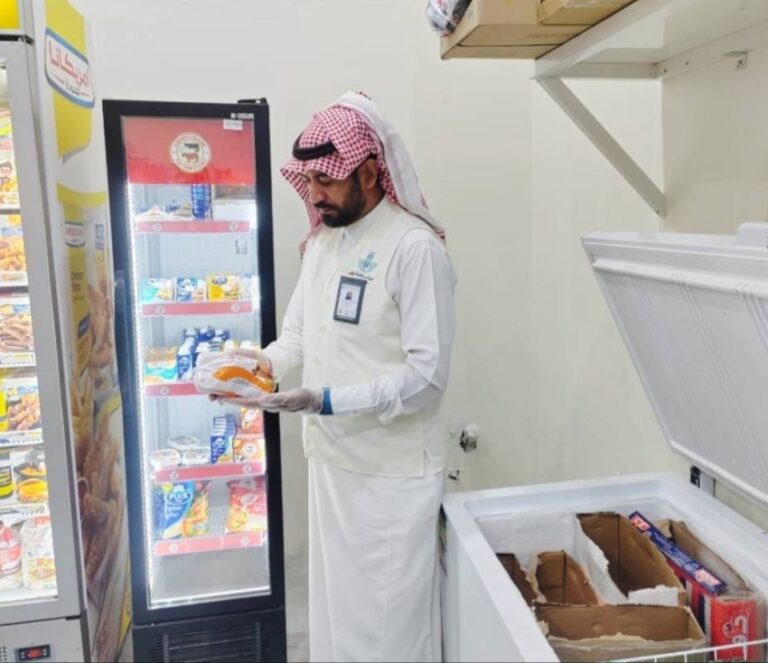 بلدية-بقيق-تنفذ-جولات-ميدانية-على-المنشآت-التجارية-الغذائية