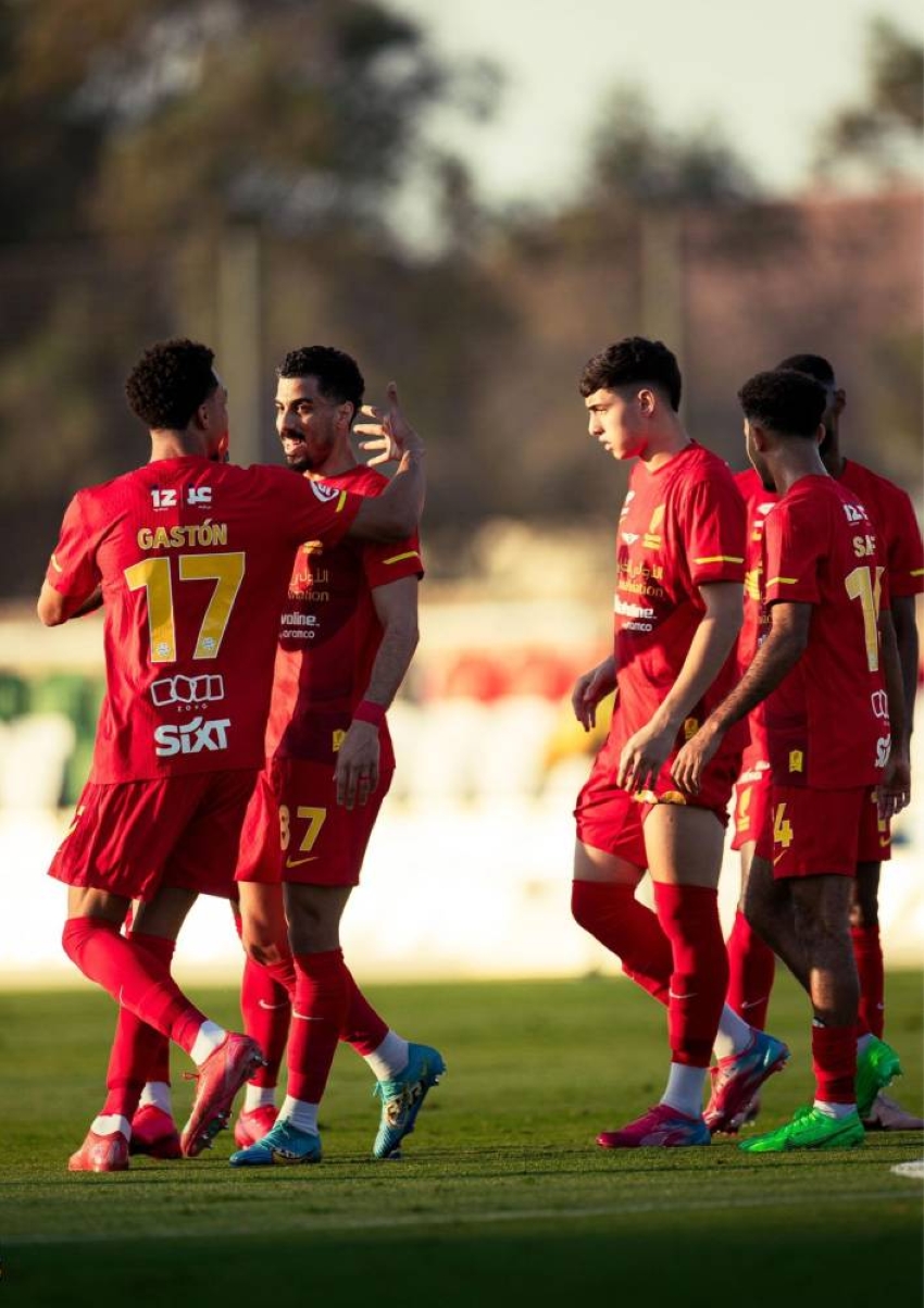 القادسية-يكسب-خورفكان-بثلاثية-في-معسكره-بدبي