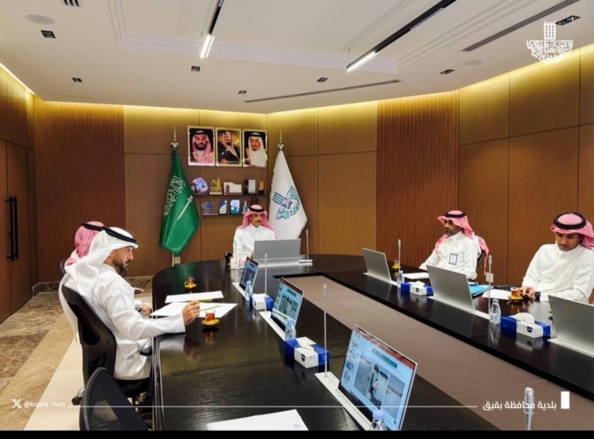 اجتماع-تنسيقي-بين-رئيس-بلدية-بقيق-ومدير-شؤون-الإسكان