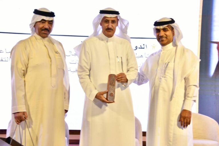 سيهات.-«سعادة»-تطلق-«خلود-العطاء»-وتكرم-عددًا-من-القيادات-بالشرقية