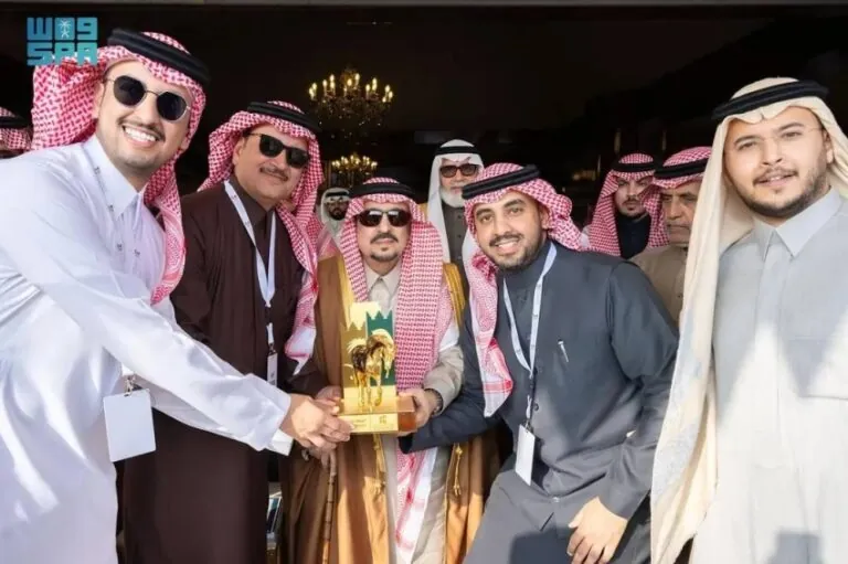 أمير-الرياض-يتوج-الفائزين-في-العرض-الدولي-الثامن-لجمال-الخيل-العربية