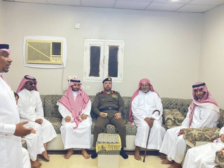 مدير-شرطة-جازان-يقدم-التعازي-لشيخ-قبيلة-العكرة-في-وفاة-شقيقته