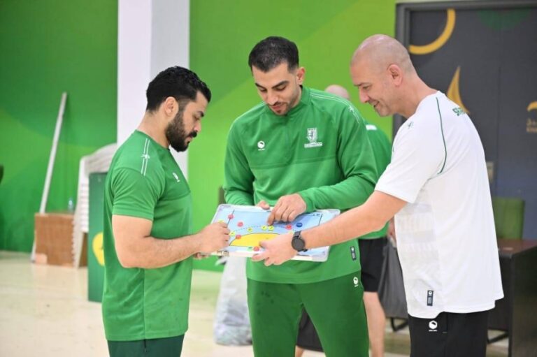 أخضر-اليد-يختتم-المرحلة-الإعدادية-الأولى.-ويغادر-إلى-قطر