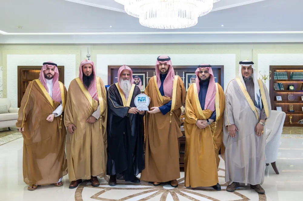نائب-أمير-المنطقة-الشرقية-يستقبل-رئيس-وأعضاء-جمعية-البركة-الخيرية
