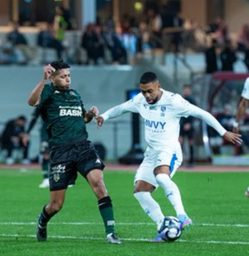 بثلاثية.-الهلال-يتجاوز-الخلود-ويقلص-الفارق-مع-النصر