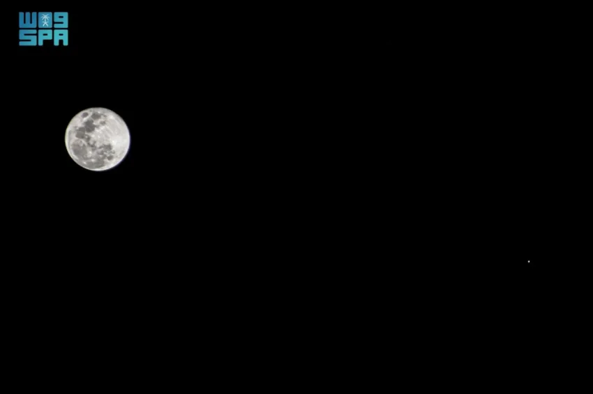 اقتران-القمر-والمشتري-ورأسي-التوأم-في-سماء-الحدود-الشمالية